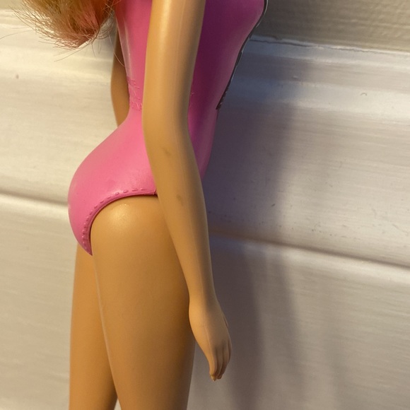 Beach Barbie in Pink - Picture 6 of 7